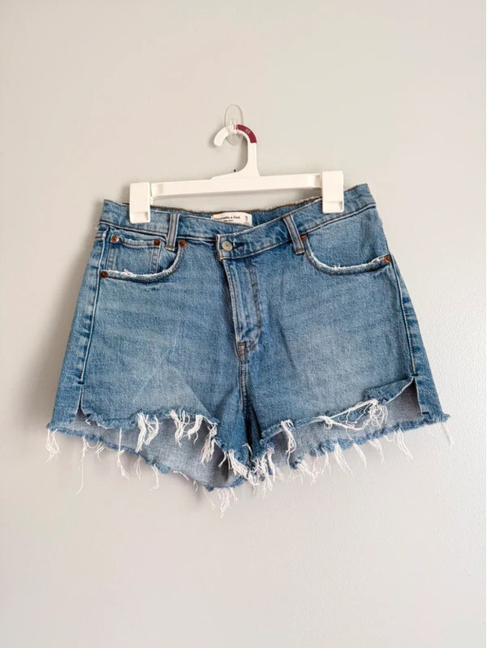 Abercrombie The Mom Short High Rise Asymmetrical Denim Shorts 28/6